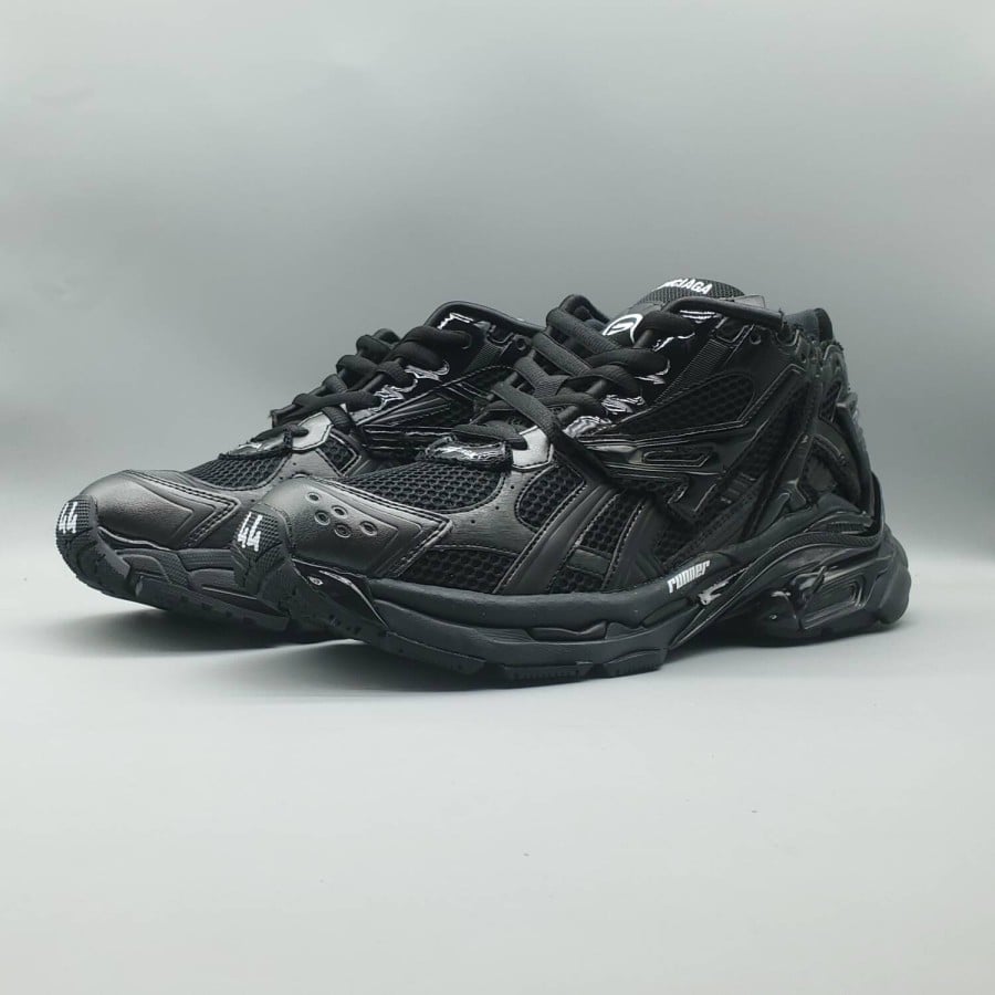 Balenciag* Runner Sneaker 