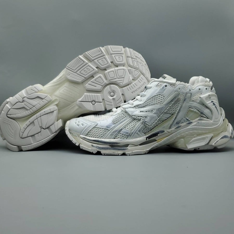 Balenciag* Runner Sneaker 