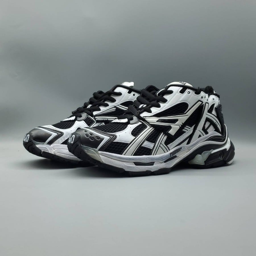 Balenciag* Runner Sneaker 