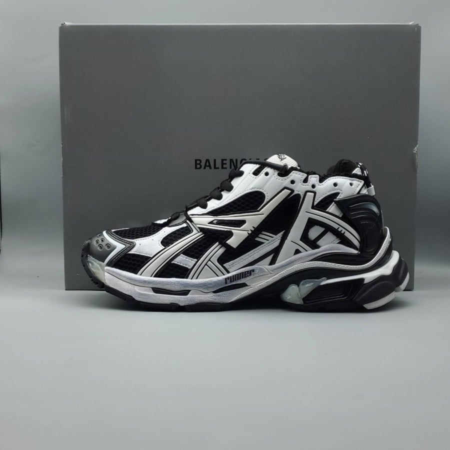 Balenciag* Runner Sneaker 