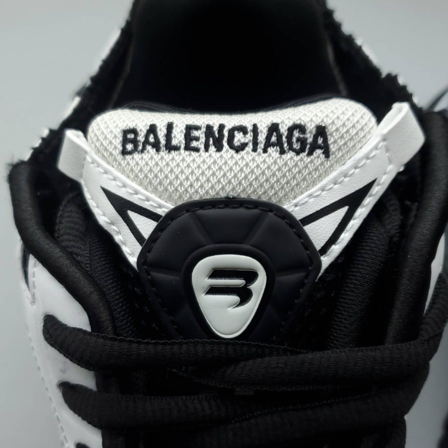 Balenciag* Runner Sneaker 