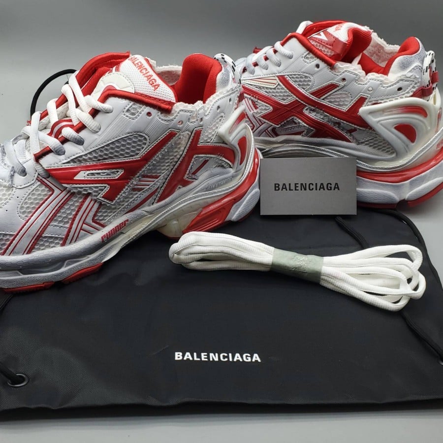Balenciag* Runner Sneaker 