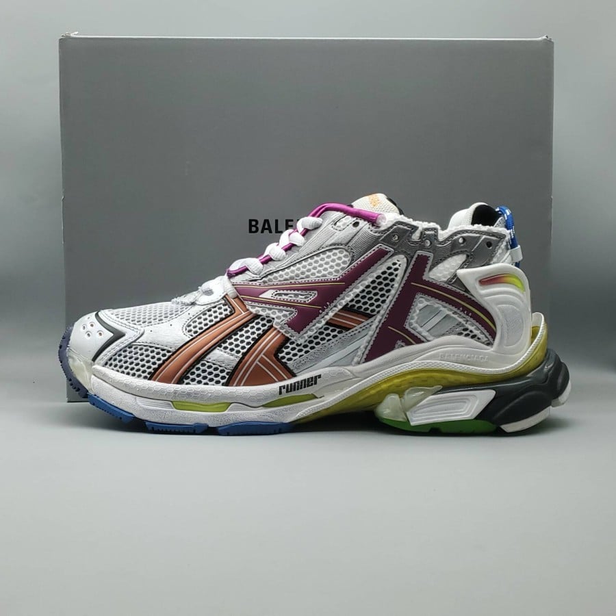 Balenciag* Runner Sneaker 