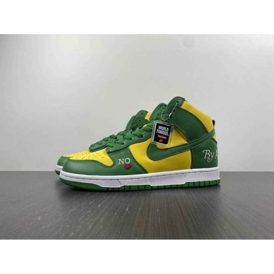 Supreme x Dunk High SB 