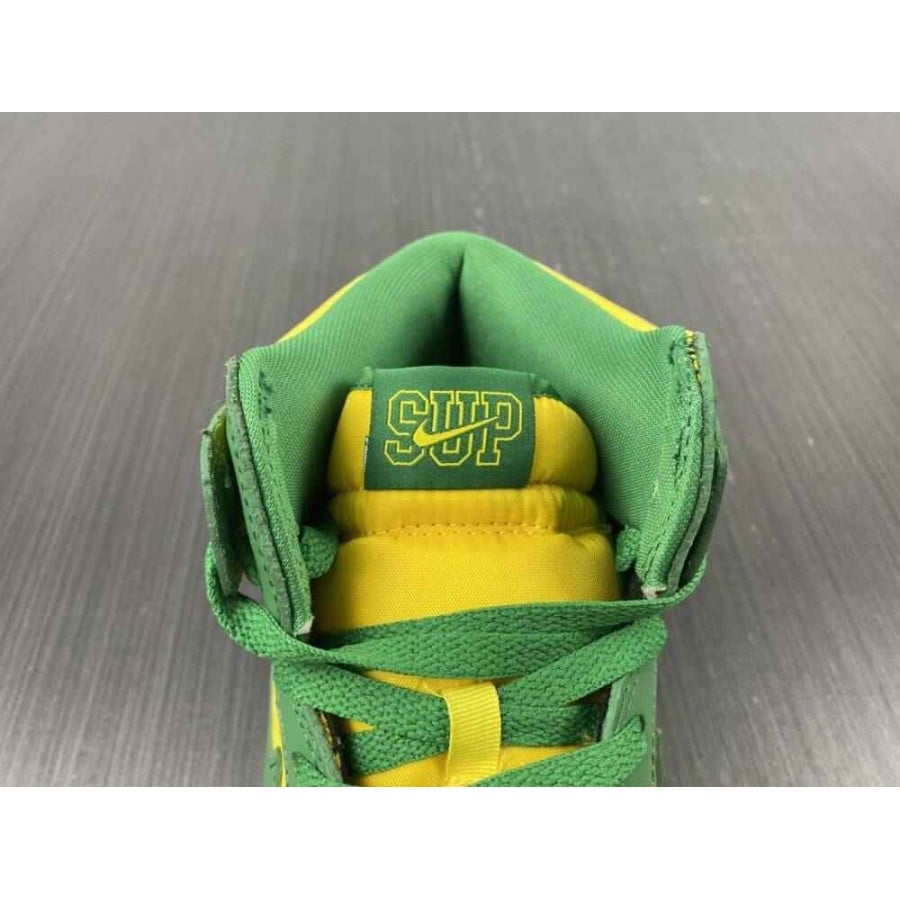 Supreme x Dunk High SB 