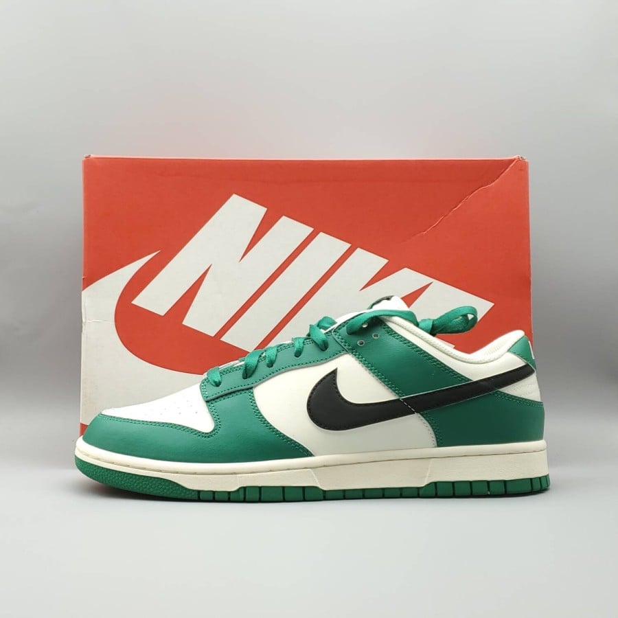 Dunk Low SE
