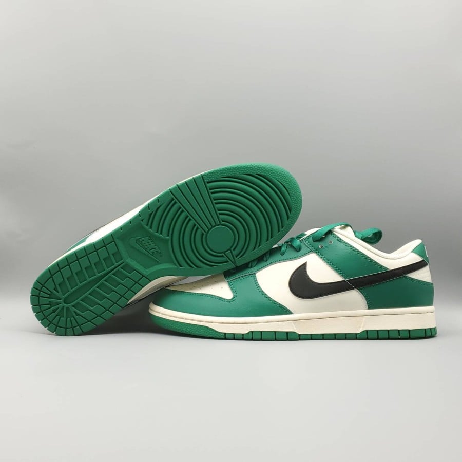 Dunk Low SE
