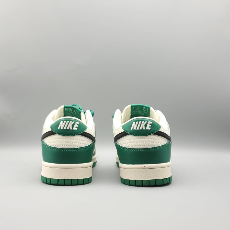 Dunk Low SE