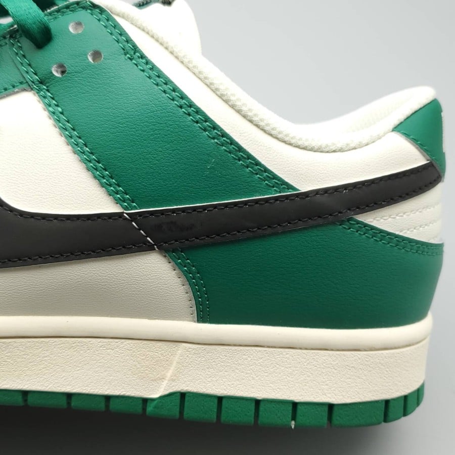 Dunk Low SE