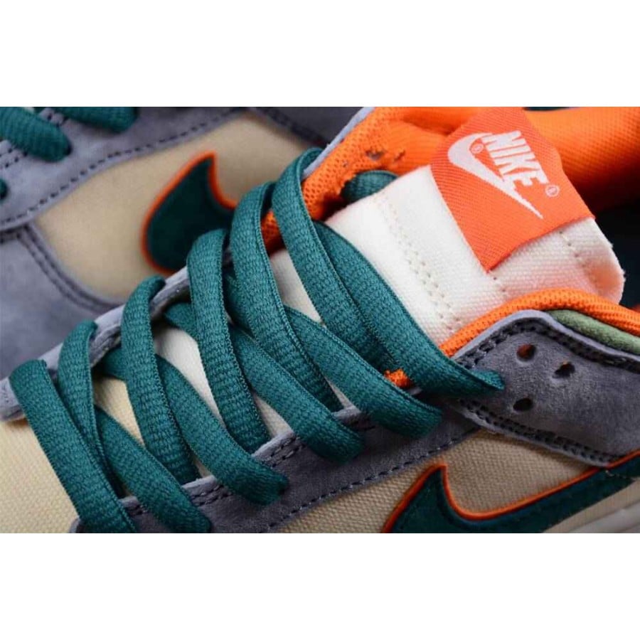 Otomo Katsuhiro x Nike SB Dunk Low 