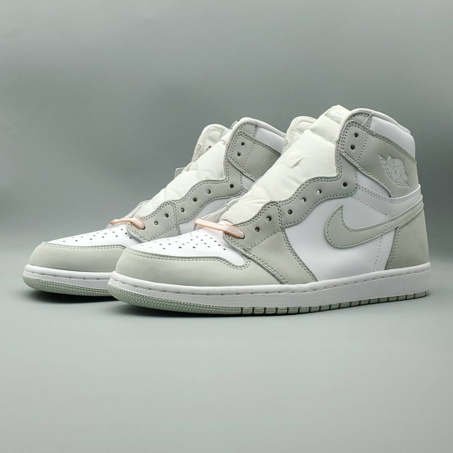 Wmns Air Jordan 1 Retro High OG 