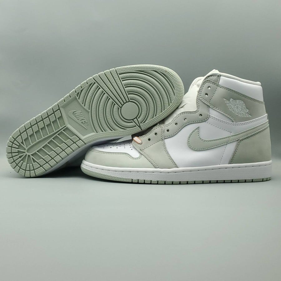 Wmns Air Jordan 1 Retro High OG 