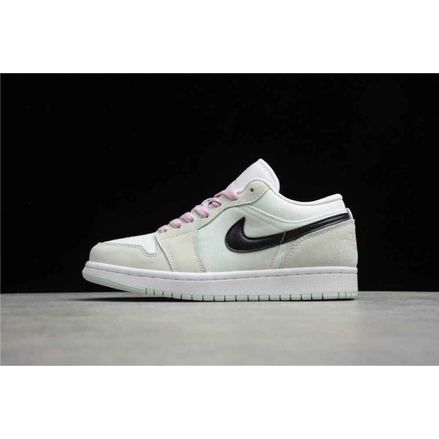 Wmns Air Jordan 1 Low SE 
