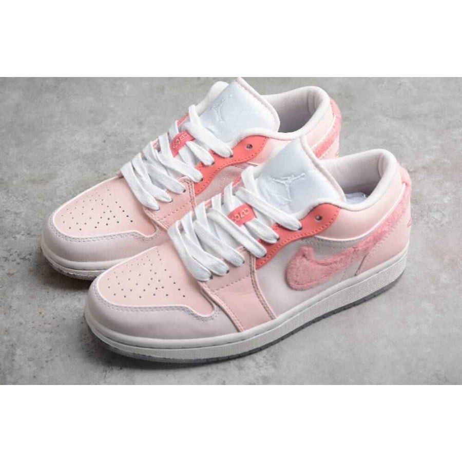 Wmns Air Jordan 1 Low SE 