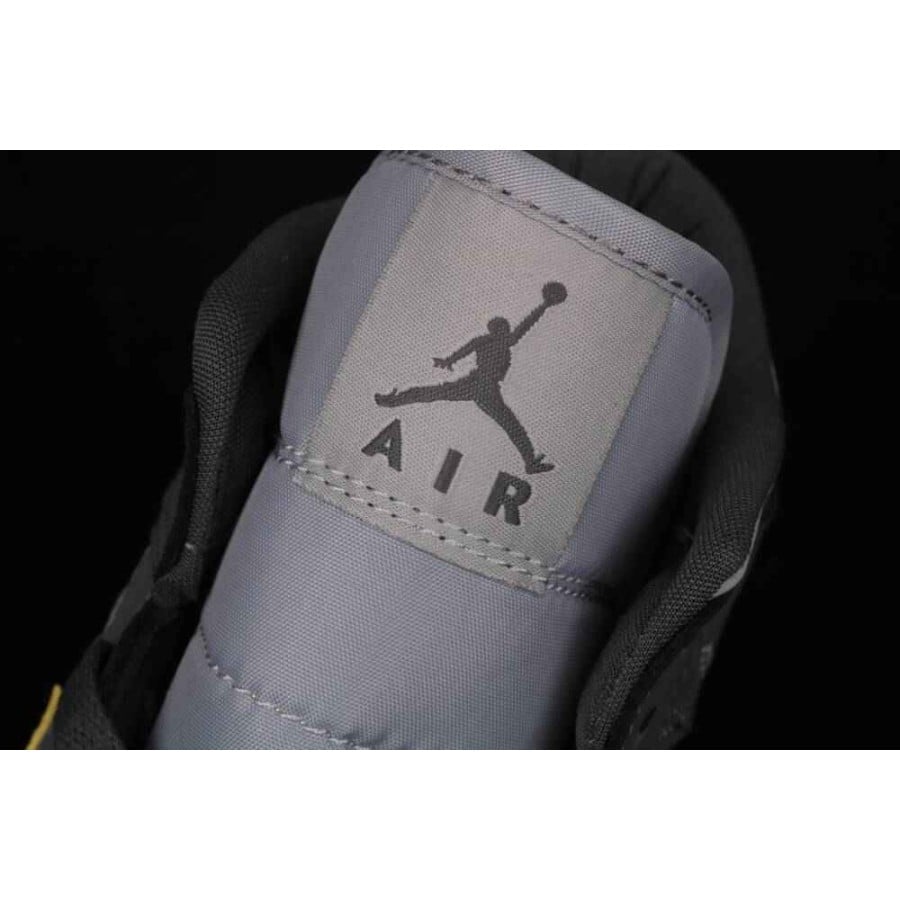 Wmns Air Jordan 1 Mid 