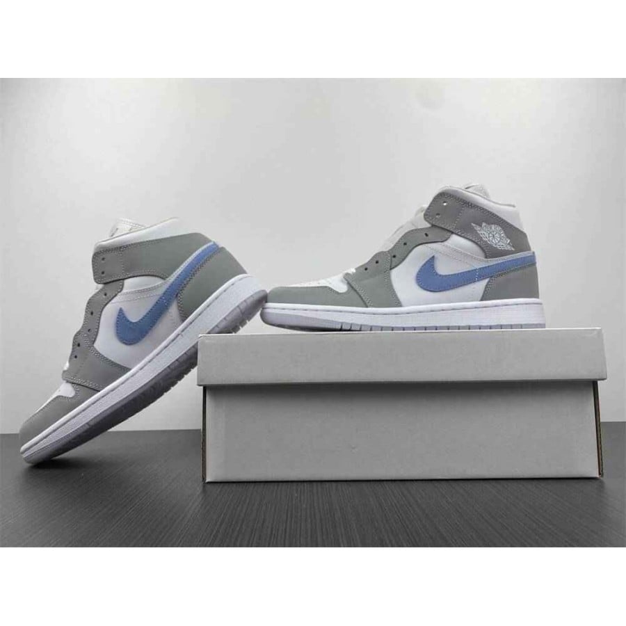 Wmns Air Jordan 1 Mid 