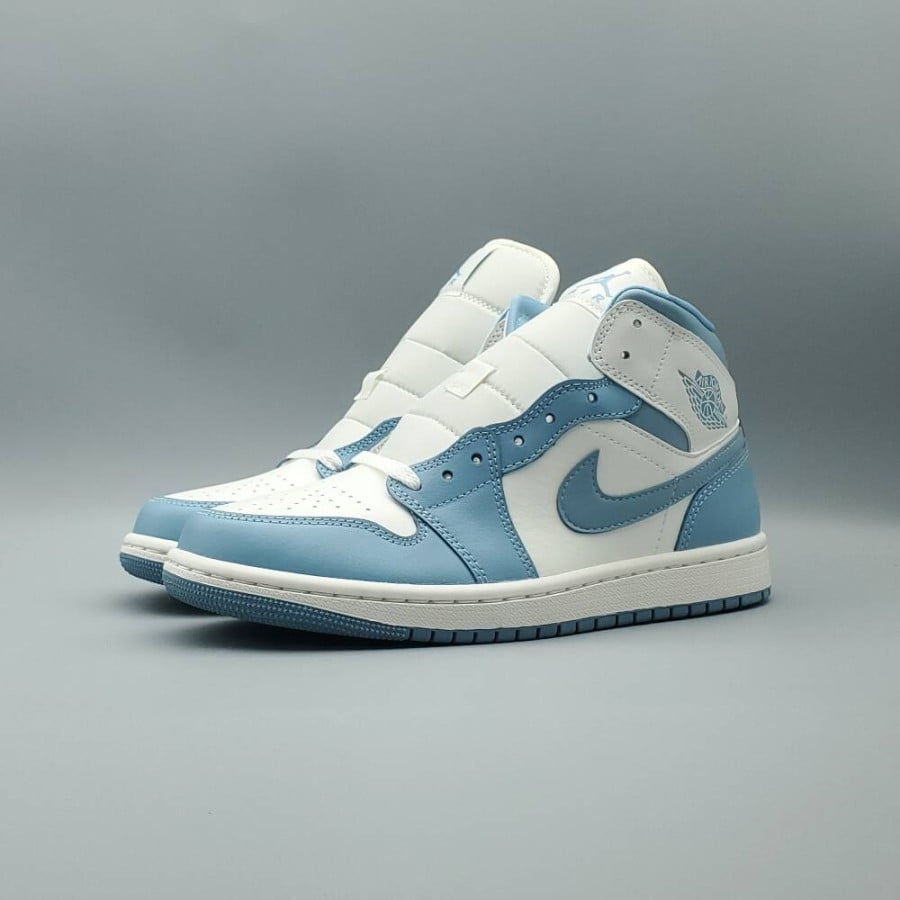 Wmns Air Jordan 1 Mid 