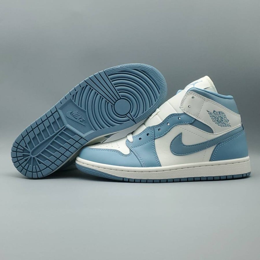 Wmns Air Jordan 1 Mid 