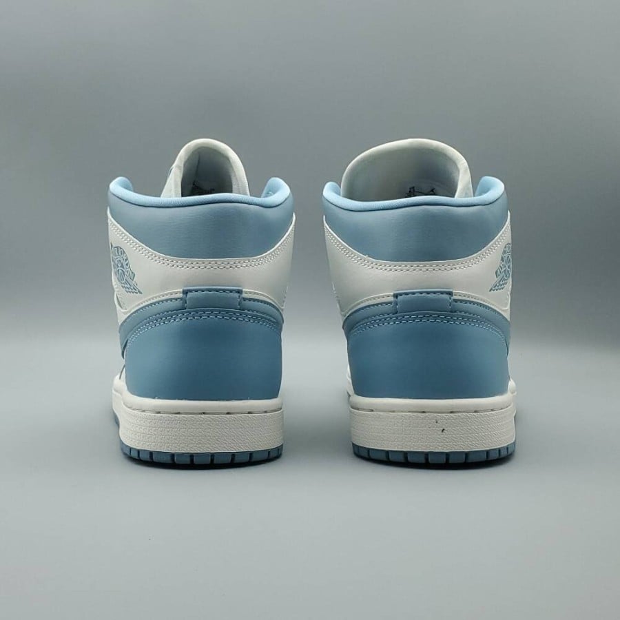 Wmns Air Jordan 1 Mid 