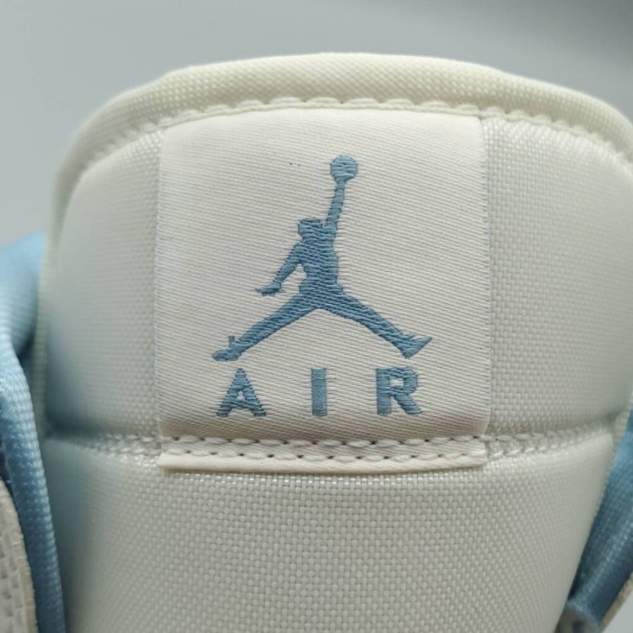 Wmns Air Jordan 1 Mid 