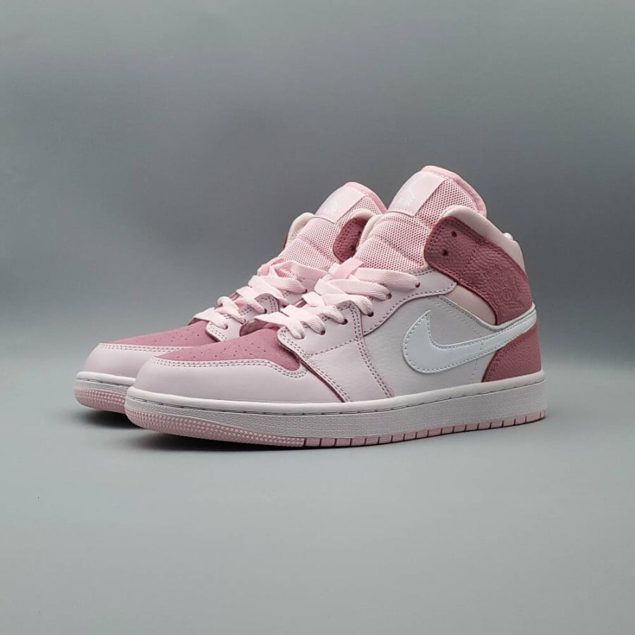 Wmns Air Jordan 1 Mid 