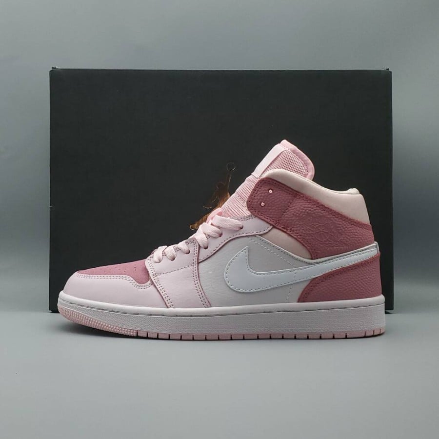 Wmns Air Jordan 1 Mid 
