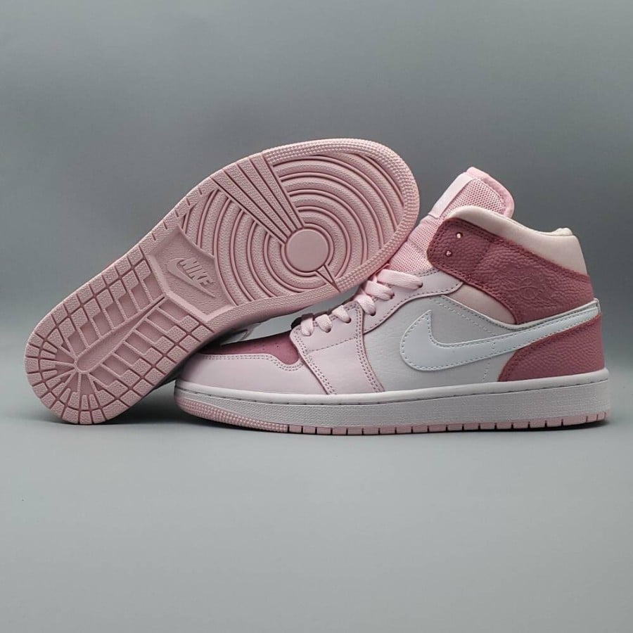 Wmns Air Jordan 1 Mid 