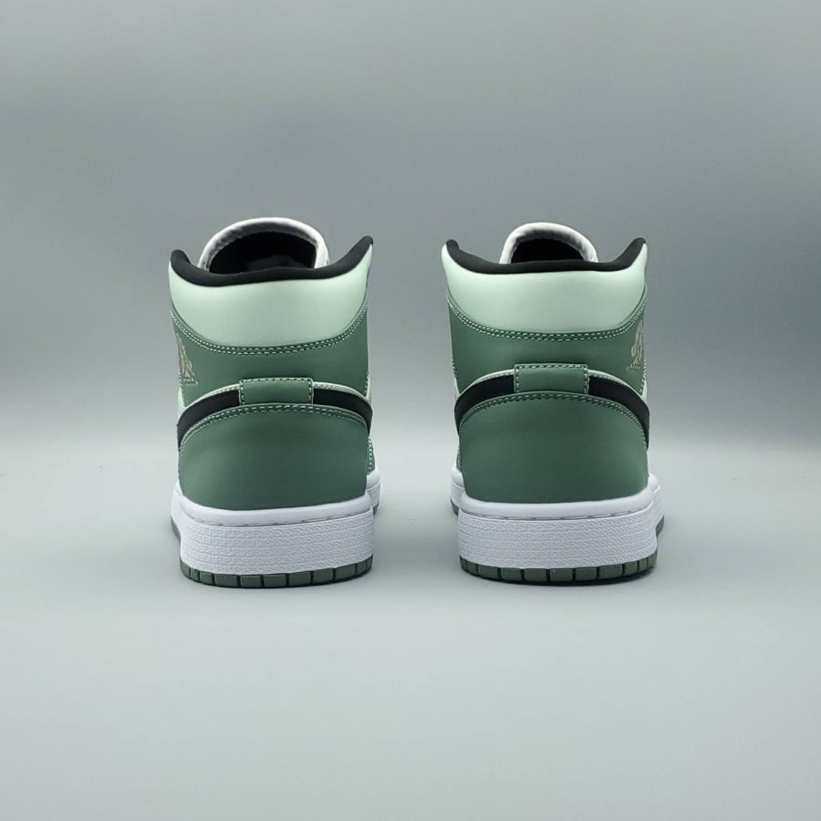 Wmns Air Jordan 1 Mid SE 