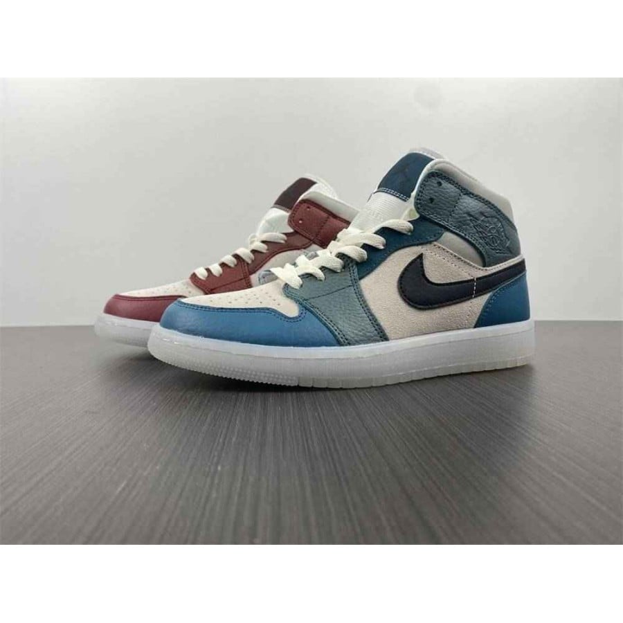 Wmns Air Jordan 1 Mid 