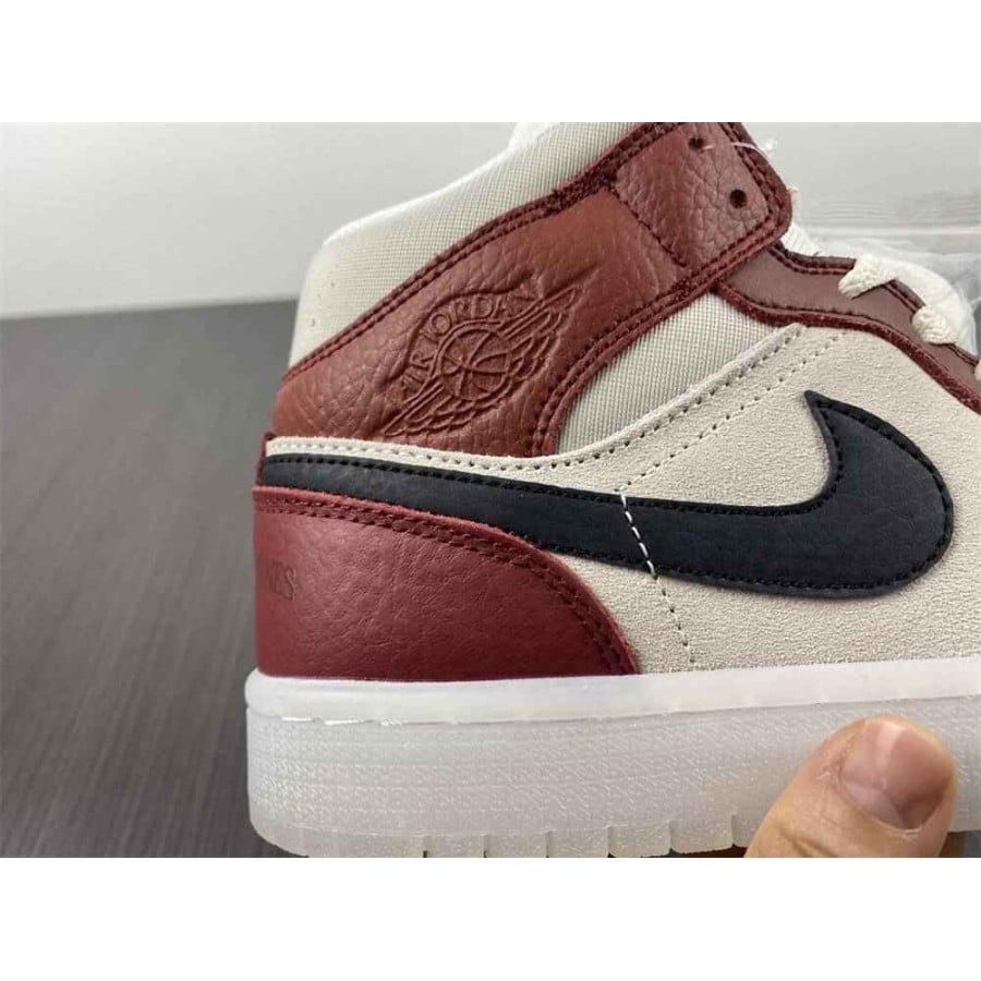 Wmns Air Jordan 1 Mid 