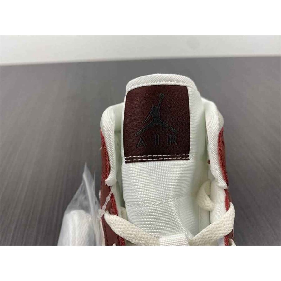 Wmns Air Jordan 1 Mid 