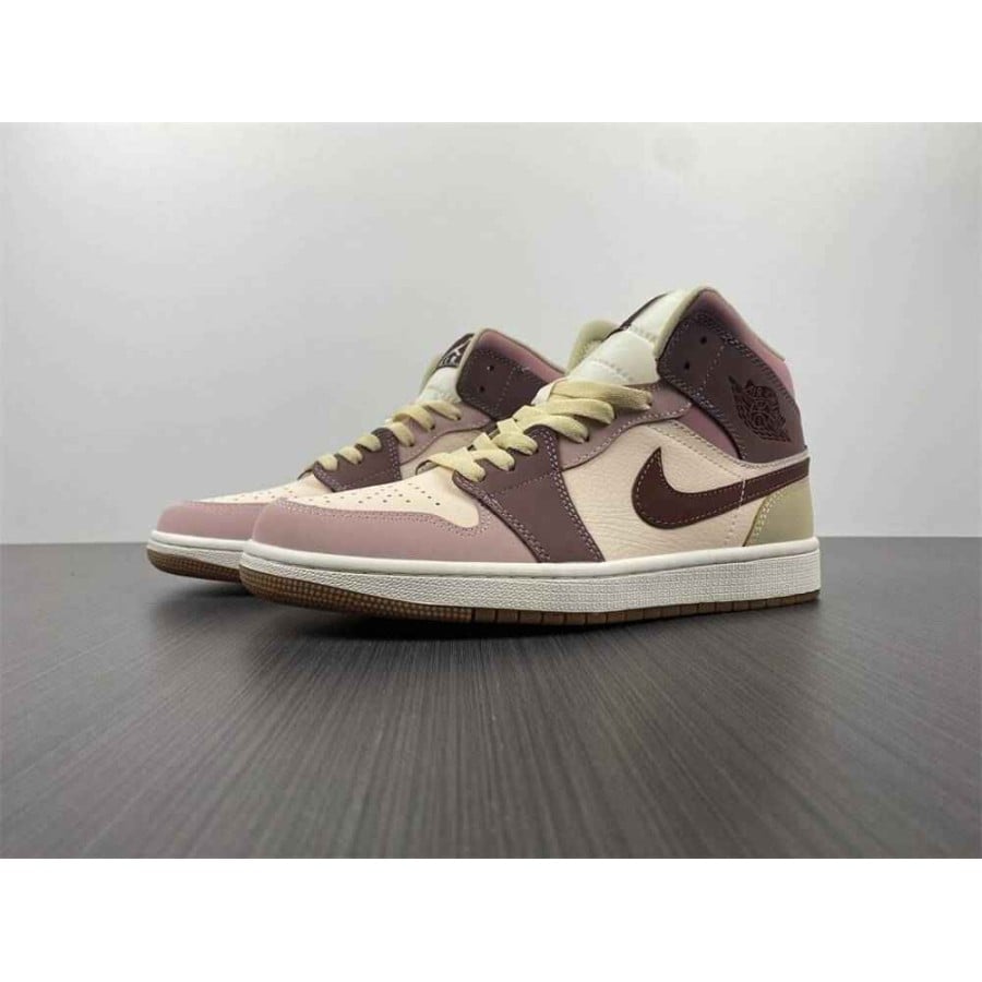Wmns Air Jordan 1 Mid SE 