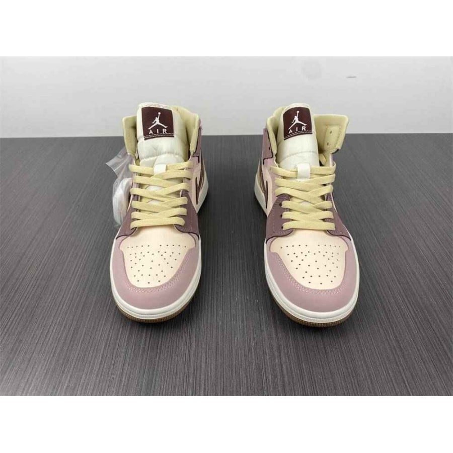 Wmns Air Jordan 1 Mid SE 