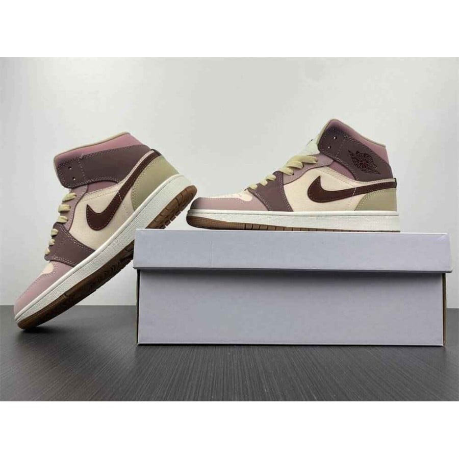 Wmns Air Jordan 1 Mid SE 