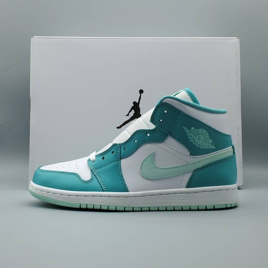 Wmns Air Jordan 1 Mid 