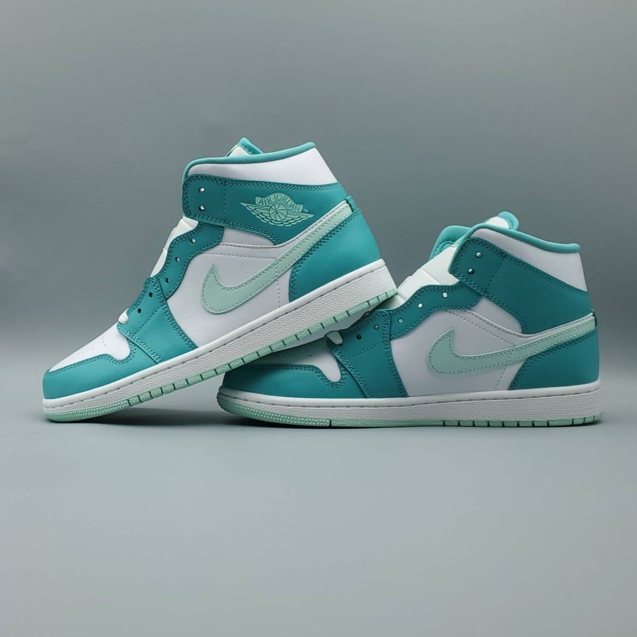 Wmns Air Jordan 1 Mid 