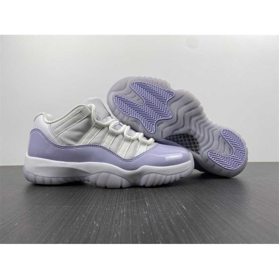 Wmns Air Jordan 11 Retro Low 
