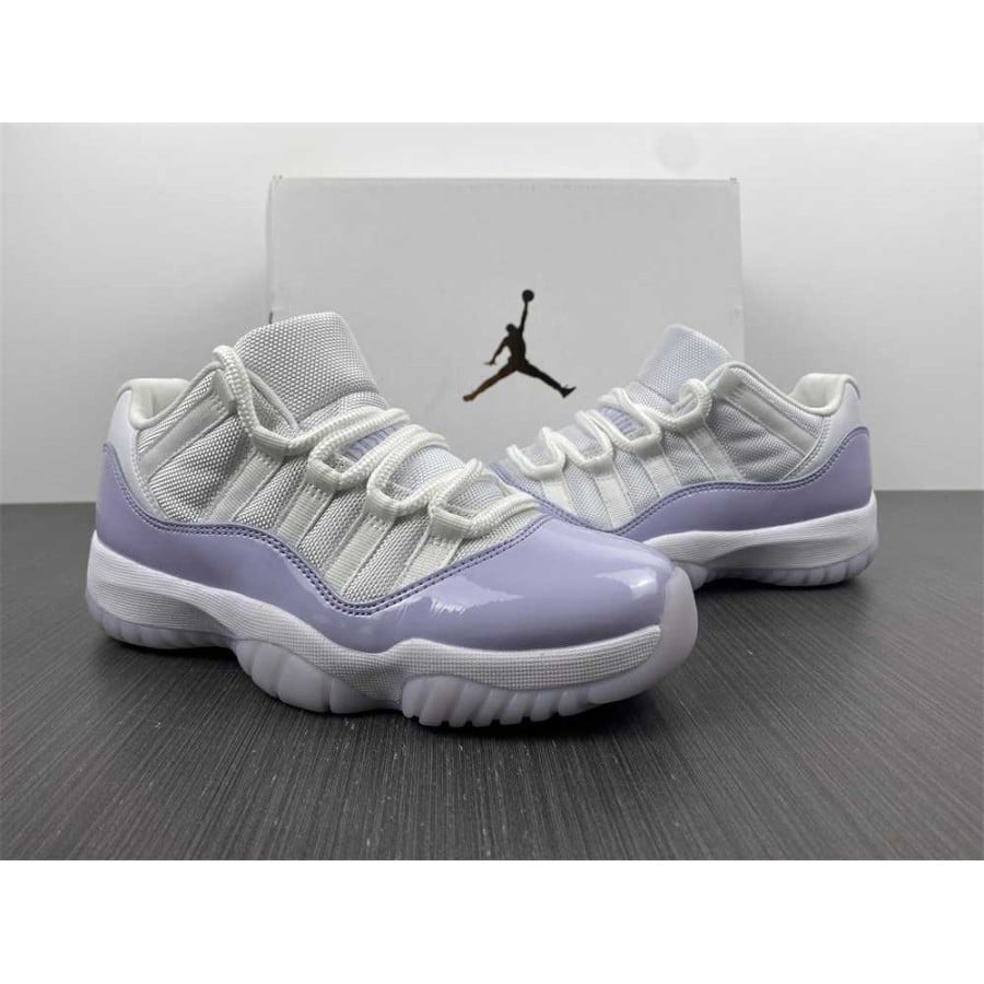 Wmns Air Jordan 11 Retro Low 
