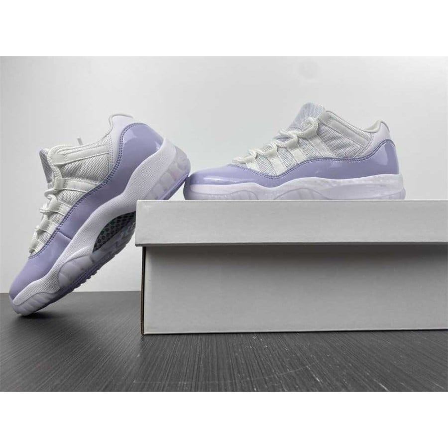 Wmns Air Jordan 11 Retro Low 