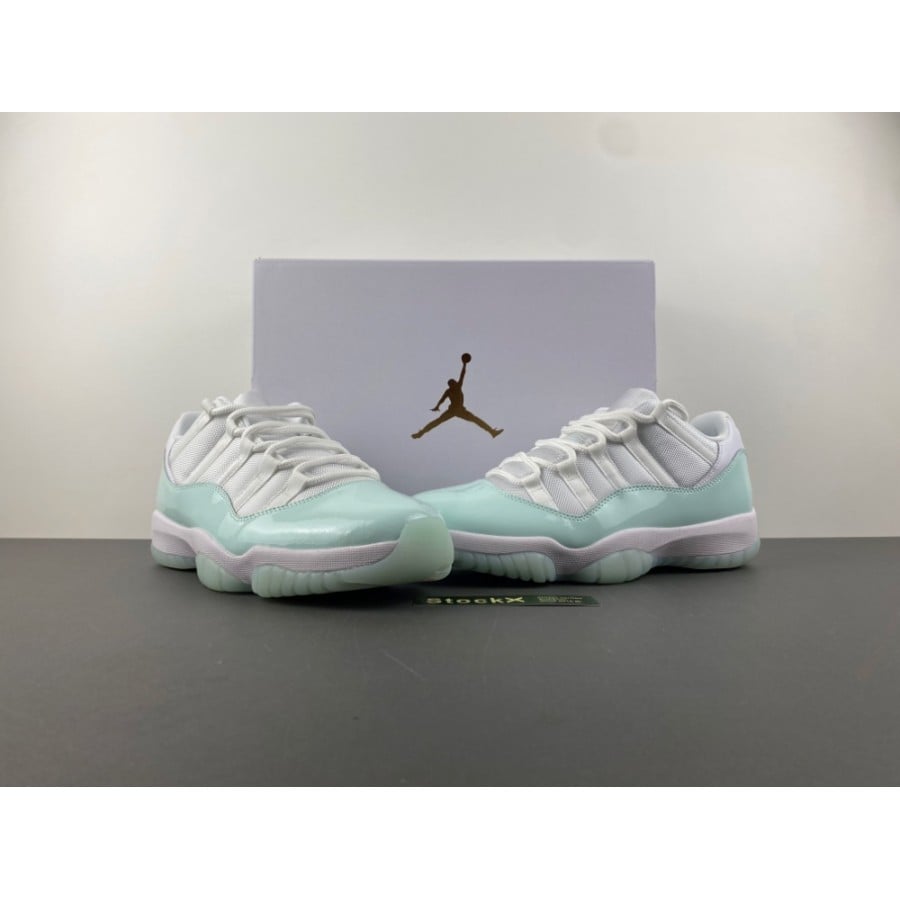 Wmns Air Jordan 11 Retro Low