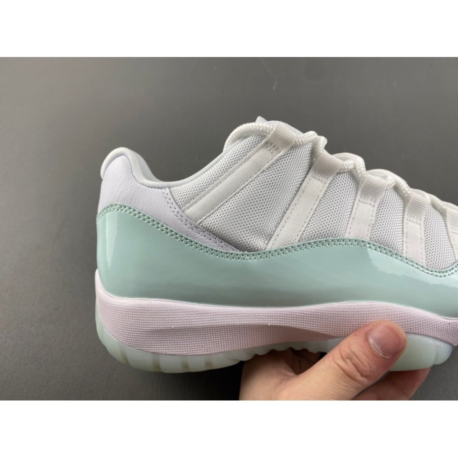 Wmns Air Jordan 11 Retro Low