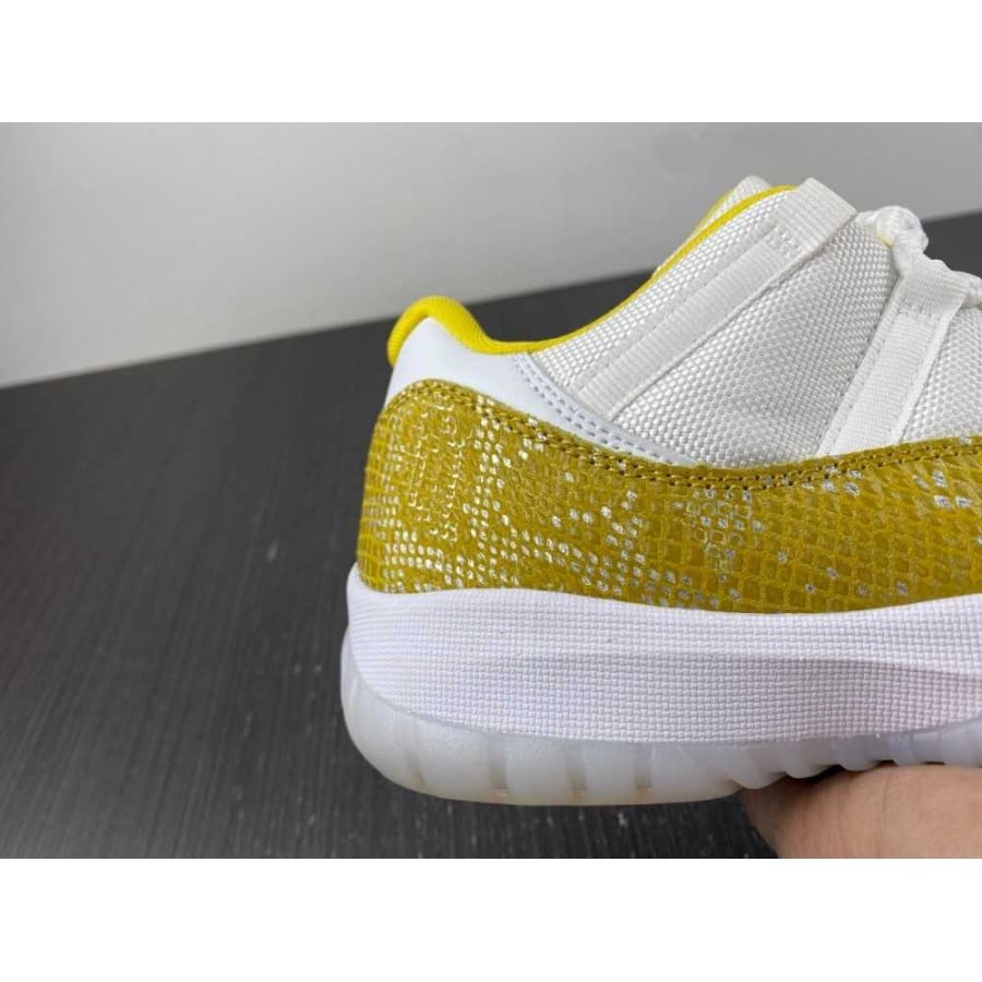 Wmns Air Jordan 11 Low 