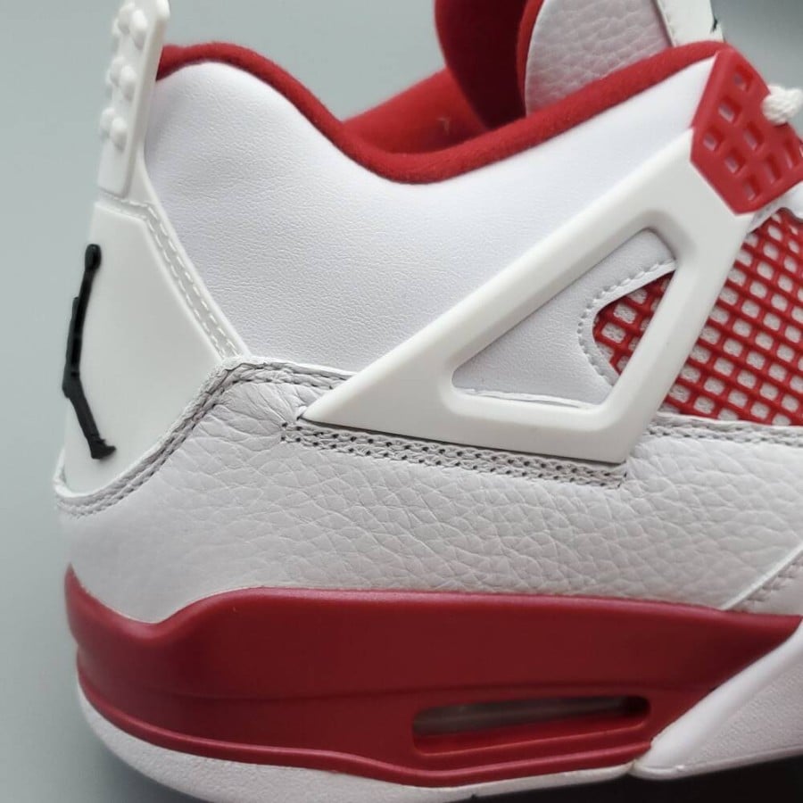Air Jordan 4 Retro 