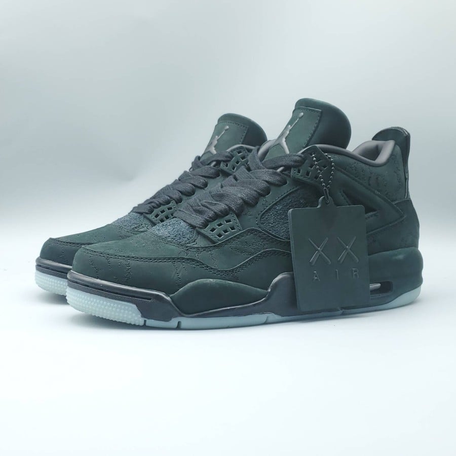 KAWS x Air Jordan 4 Retro 