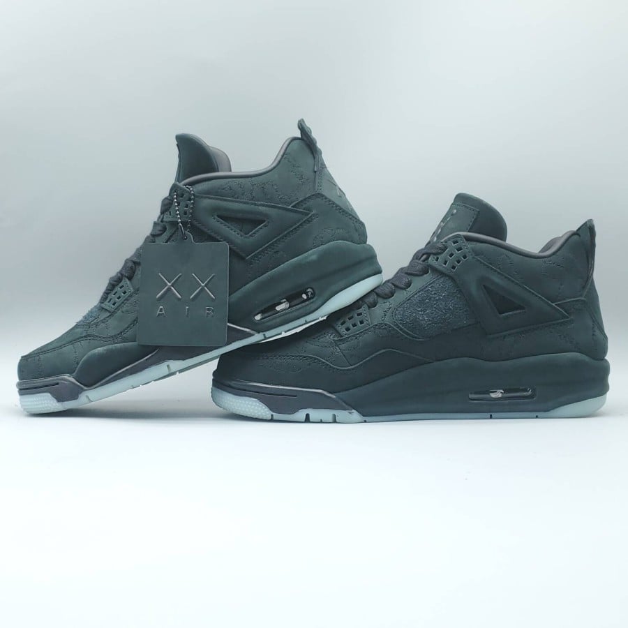 KAWS x Air Jordan 4 Retro 