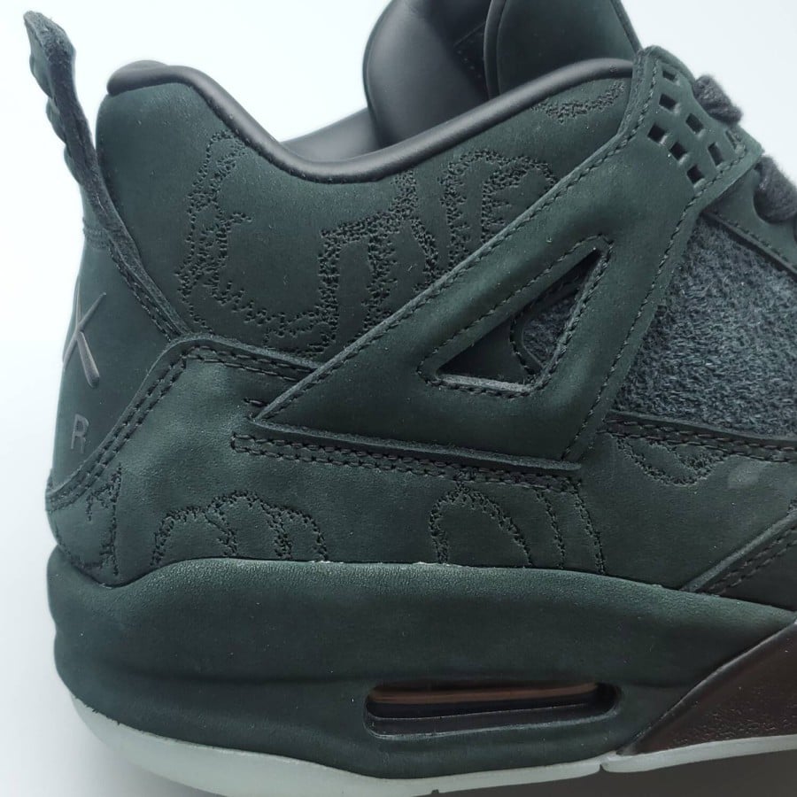 KAWS x Air Jordan 4 Retro 