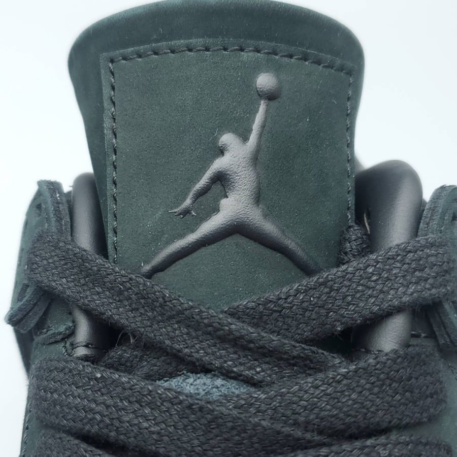 KAWS x Air Jordan 4 Retro 
