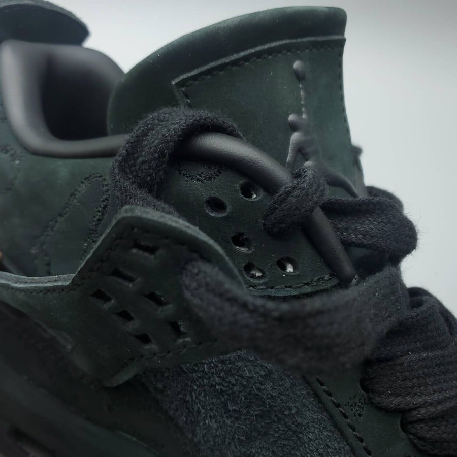 KAWS x Air Jordan 4 Retro 