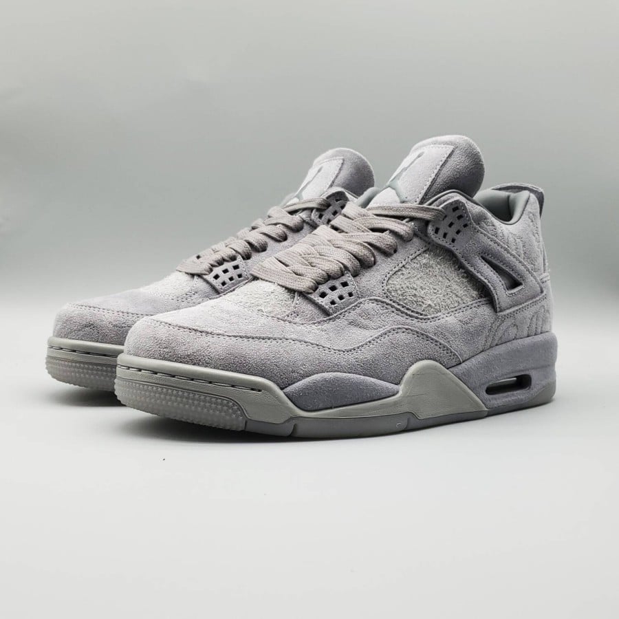 KAWS x Air Jordan 4 Retro 