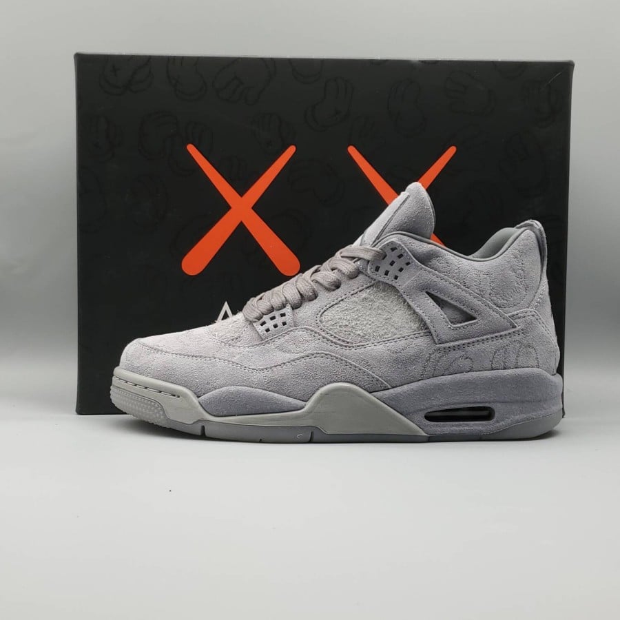 KAWS x Air Jordan 4 Retro 